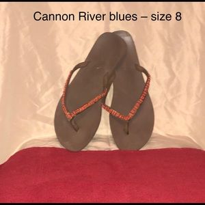 Cannon River blues size 8 flip-flops